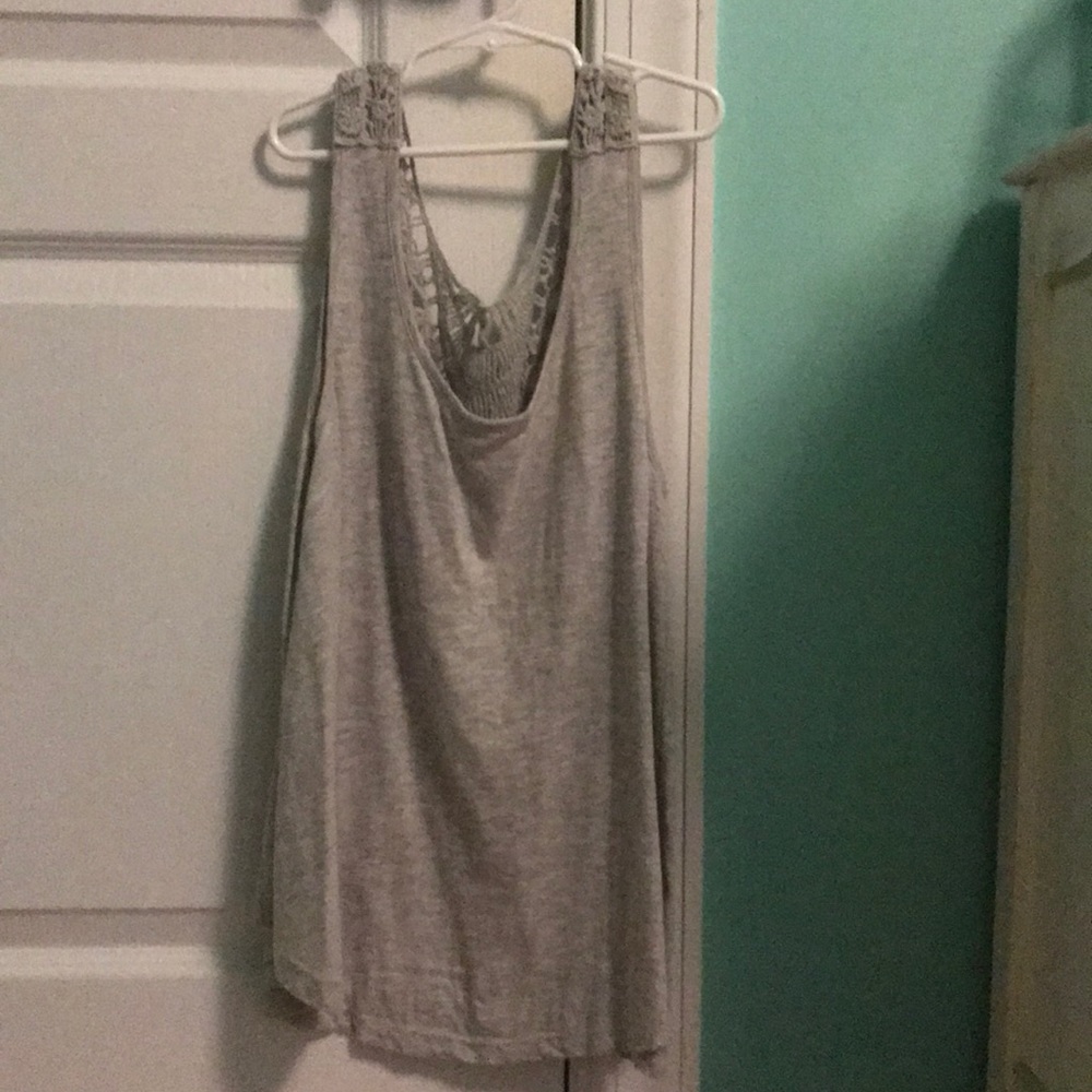 gray tank top